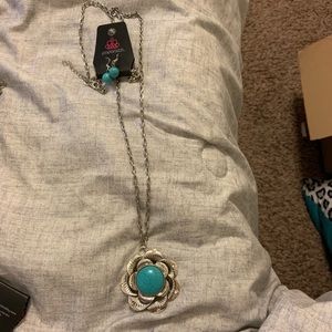 Paparazzi jewelry necklace with earrings